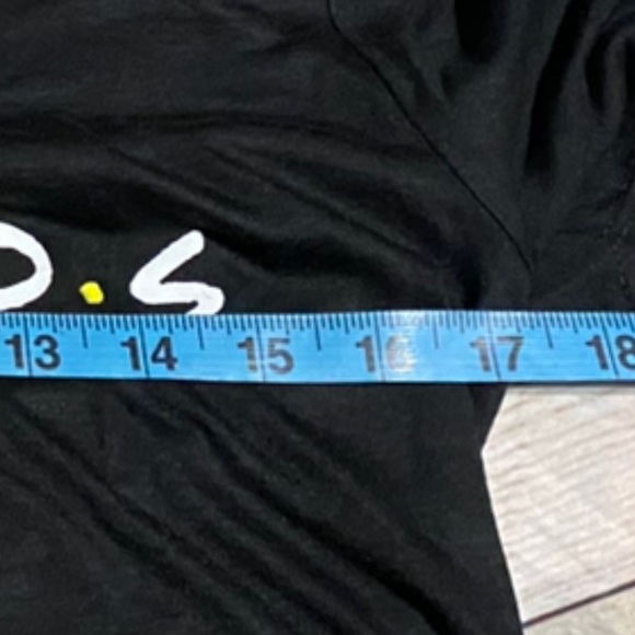 Friends Short Sleeve  T-Shirt/Nwt/Black/Large - Picture 9 of 12